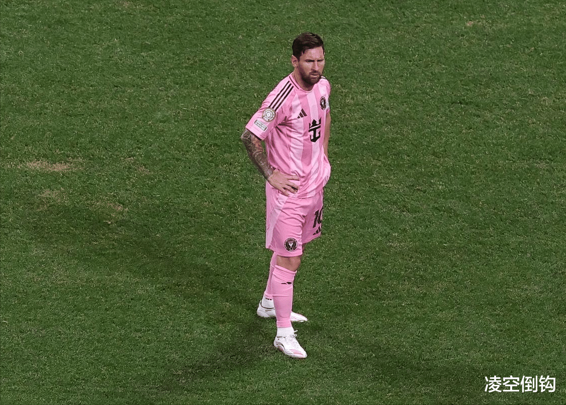 关于巴黎圣日耳曼训练开放日，国际比赛日外线爆发引欢呼，英超在即，赛程密集仍需轮换的信息